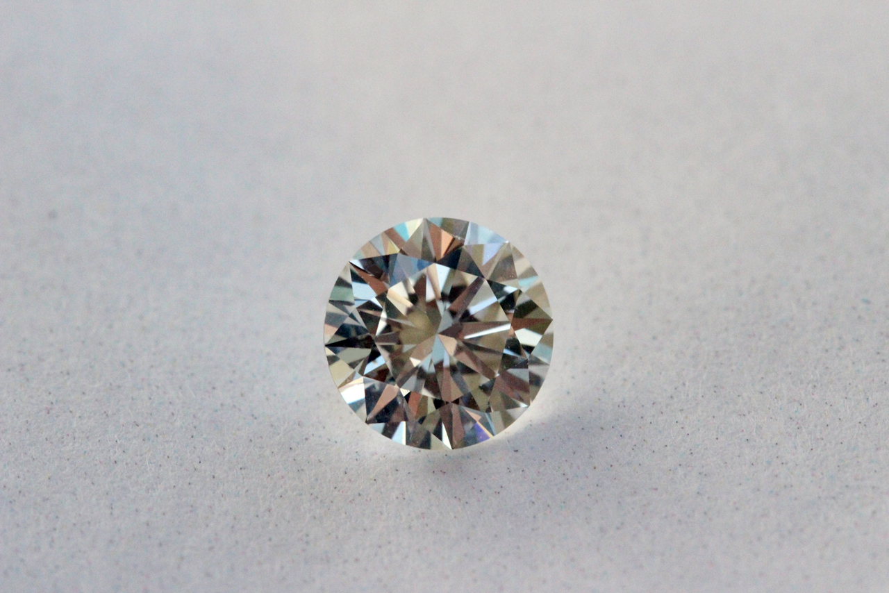 Round brilliant loose diamond — reference photography by Petra Gems